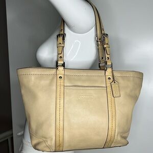 Coach F13098 Beige Leather Zip Top Shoulder Bag